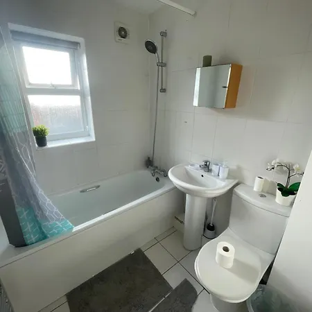 Spacious 2 Bedroom In Headingley Leeds *