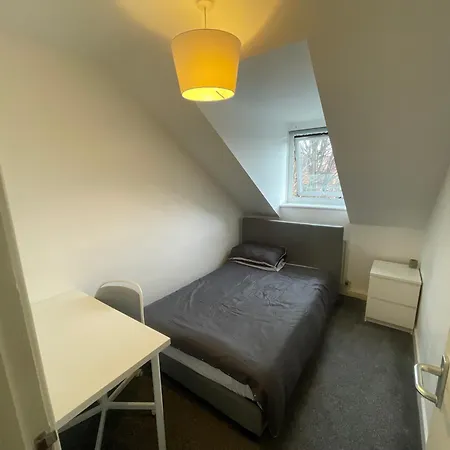 Spacious 2 Bedroom In Headingley Leeds *