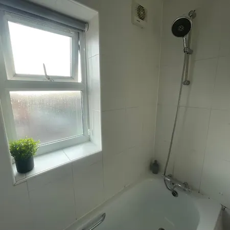 Spacious 2 Bedroom In Headingley Leeds