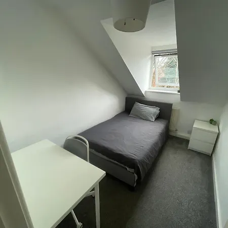 Spacious 2 Bedroom In Headingley Leeds Apartament *