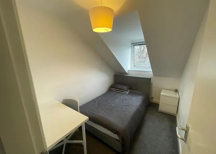 Spacious 2 Bedroom In Headingley Leeds *