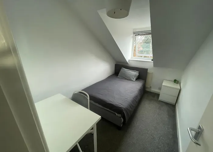 Spacious 2 Bedroom In Headingley Leeds Διαμέρισμα *