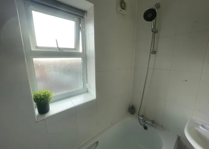 Spacious 2 Bedroom In Headingley Leeds